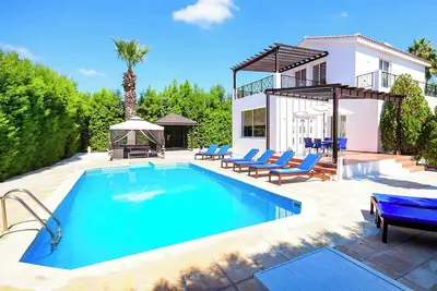 Image de Villa Artemisia - Quatre Chambres Villa, Couchages 8