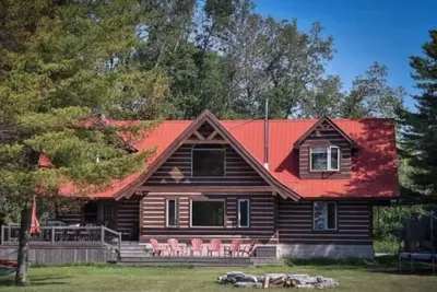 Image de Tranquil family friendly waterfront chalet