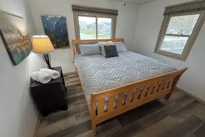 Image de Des Moines Entire home  3 Bdms King; Queen; Twins  quiet near High Trestle Trail