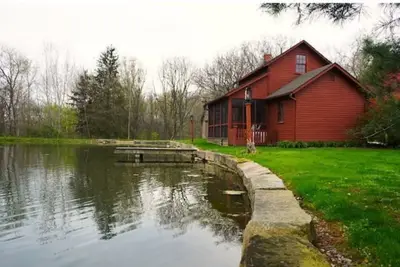 Image de Whimsical Cottage w/ Pond View