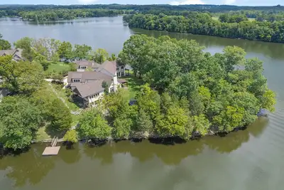 Image de Stunning Luxury Villa on the Lake - Play in Nashville, Relax at the Lake!