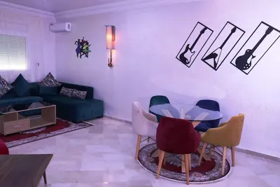 Appartement artiste( chez aziz) a 10 min de la plage