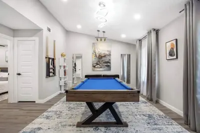 Image de Luxury Home 4 Rooms ~ Pool Table & Poker~ King Bed