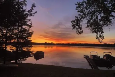 Image de Cozy - 2 Bedroom, Lakefront Cottage UMich and Msu