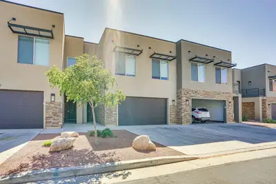 Image de Moab Vacation Rental: Pool & Hot Tub Access!