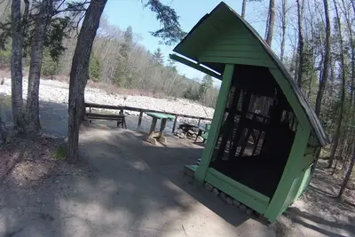 Image de White Mountain Riverside lean to/tent site