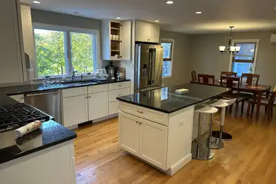 Image de Spacious Single Family House - Great Privacy, 19' train ride to Back Bay Station