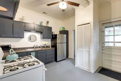 Image de Quaint Home w\/ Yard ~ 4 Mi to Downtown Louisville!