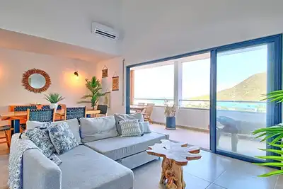Image de Maison 2 ch avec terrasses, parking et Wi-Fi à Anse Marcel
