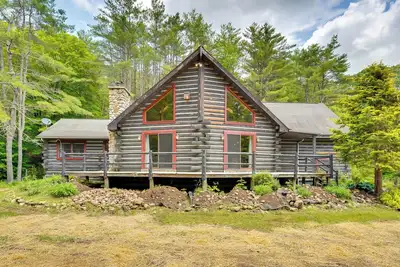 Image de A-Frame Log Home w/ Game Room Near Lake George!