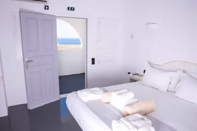 Image de Magical Santorini Villa | 1 Bedroom | Superior Suite | Beautiful Sea Views & Outdoor Jetted Tub | Finikia