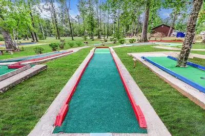 Image de Spacious Bunkhouse Rental at Bundick Lake Rv Park with Full Amenities