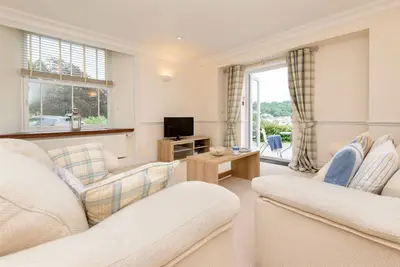 Ground floor apartment with parking, close to the centre of Looe
