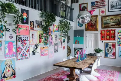 Image de Stunning, cozy, glamorous penthouse walkable to restaurants and shops