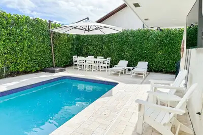 Image de Boho Chic Home With Heated Pool in Jupiter!