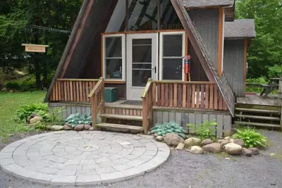 Image de Wilderness Maple Leaf Cabin on Private Lake\n