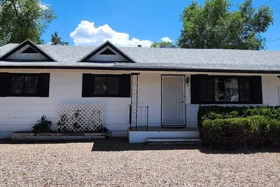 Image de Cute & Comfy Getaway spot!