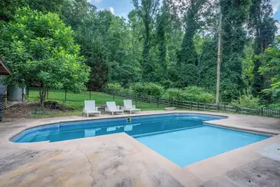 Image de Mountaintop Ridge | Near Asheville with Pool, Fire Pit, and Ranging Views