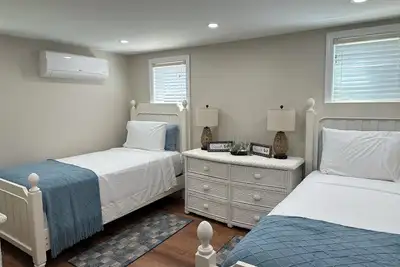 Image de Centrally located Orleans home w/ outdoor seatiing