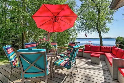 Image de Waterfront Cottage on Kawartha Lakes with the Hot Tub