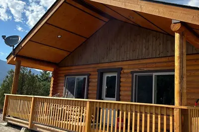 Image de Brand new Cabin in the mountains next to Yellowstone National Park!