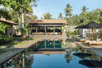 Image de M-Beach House stunning bayfront villa - fully staffed and serviced!