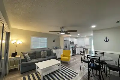 Image de Renovated Canal home
