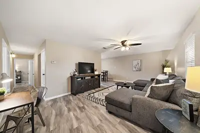 Image de Modern & Tranquil Beach Retreat: Location & Games