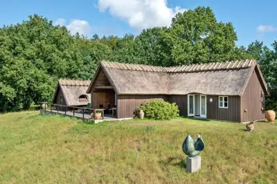 \"Elvine\" - 2. 9km from the sea by Interhome