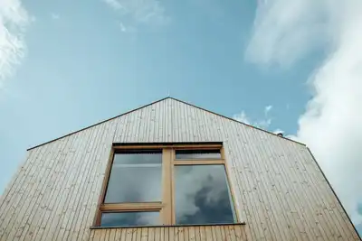 Image de Design apartment with exposed roof trusses and fantastic mountain views
