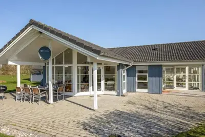 \"Bara\" - 600m from the sea by Interhome