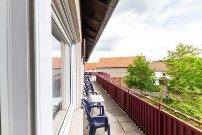Image de Apartment with kitchen, balcony with garden view (2)