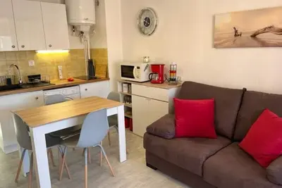 Image de Appartement Rénové avec Clim, Parking, Piscine—Proche Commerces, Plage et Port au Cap d'Agde