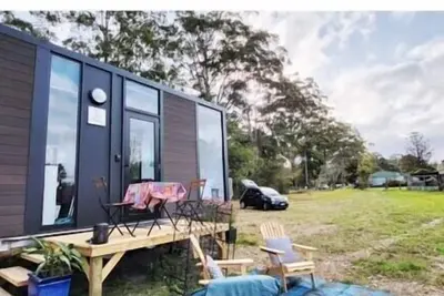 Image de White Jacaranda Tiny House by Tiny Away