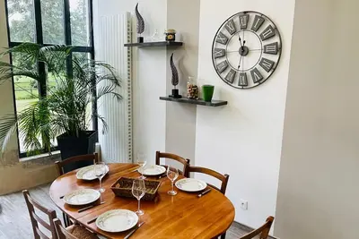 Image de Gîte spacieux et lumineux dans belle dépendance avec terrasse privative, parc et chiens acceptés