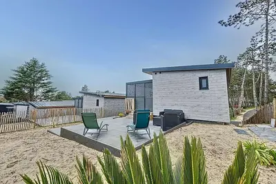 Image de Chalet haut de gamme - 6 pers - Piscine chauffée - Proche plage - Jullouville