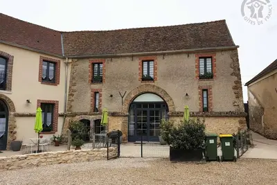 Image de Grand gîte rénové avec terrasse, parking privé et équipements complets, proche Versailles et nature