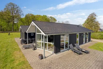 Image de \"Tenaya\" - 200m from the sea by Interhome