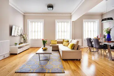 2 Br Large Modern Apartment Hyde Park