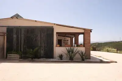 Image de Eco-friendly Coastal Farmhouse in the Middle of Nature