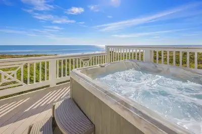 Image de Oceanfront Dog Friendly with Hot Tub, Elevator, and Beach Boardwalk
