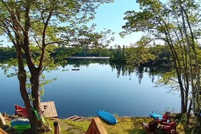 Image de Cottage retreat on Lewis Lake with hot tub