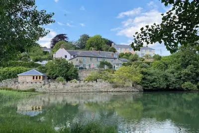 Image de Beautiful House & Lodge With Private Parking, Large Garden, Estuary & Seclusion