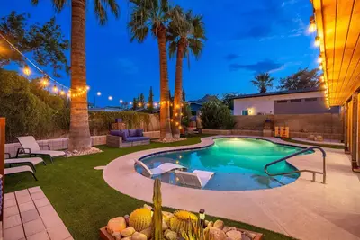 Luxury 4 Bed/4Bath! Private Pool & Mountain Views!