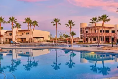 Image de New Built Cozy Condo 5 mins from the Beach!