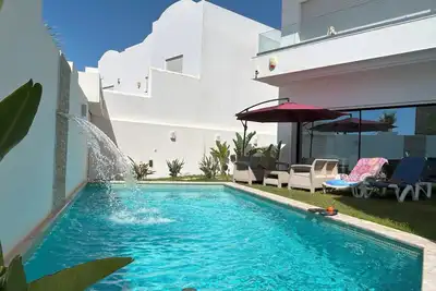 Image de Villa a hammamet centre, 10 min a pied de la plage, piscine, climatisée, 4 ch