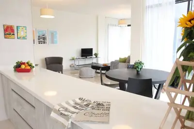Image de Modern 3 Bed 3 Bath Apt w/Sea View