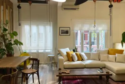 Image de Designer’s 1br apt in Gemmayzeh