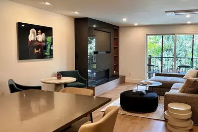 Image de New Luxe Renovation! Best location in Aspen!