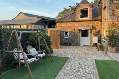 Image de Fabulous 4 bed cottage with hot tub & summerhouse in National Trust location.